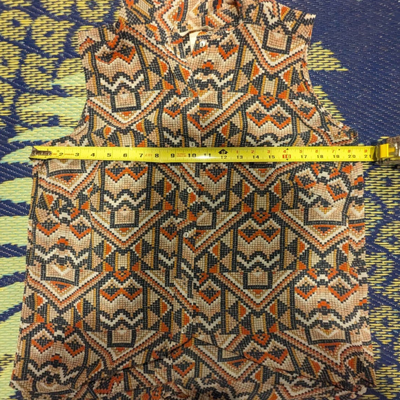 H&M Brown Tribal Boho Print Front Button Sleeveless Blouse, Size 10 - Picture 5 of 6